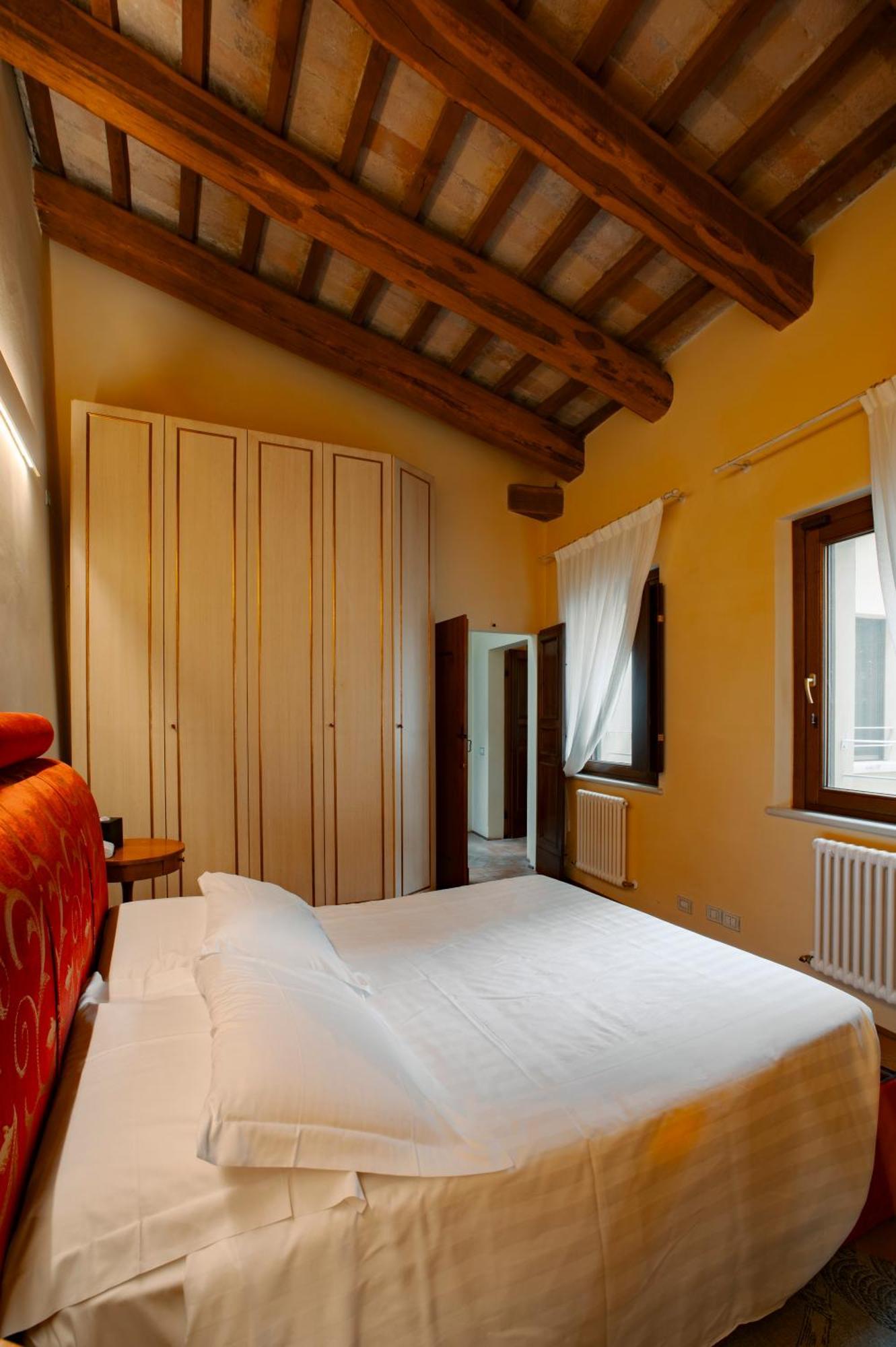 Urbino Apartments - Palazzo Paltroni Studio Exterior photo